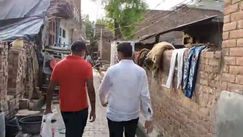 #सेवा_ही_संगठन कार्यक्रम के अंतर्गत बिंदकी विधानसभा के पनई, पैगंबरपुर में #कोरोनील_कीट, मास्क वितरित किया।
#मधुराज #BJYM