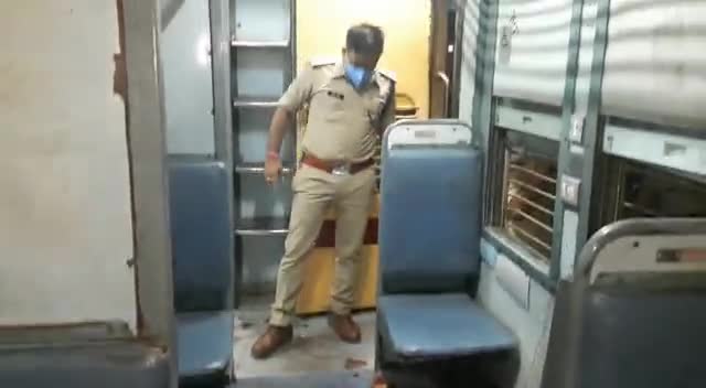 #सीहोर - #इंदौर - बिलासपुर नर्मदा एक्सप्रेस डाउन एक्सप्रेस संख्या 08233 की डी - 3  स्लीपर कोच में युवती की हत्या ,