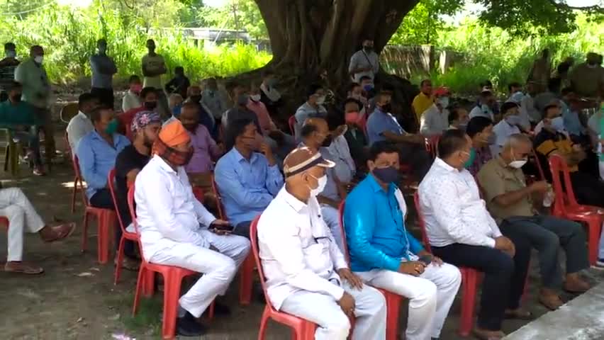 खलीलाबाद: #संतकबीरनगर : कोरोना गाईड लाईन को लेकर डीएम दिव्या मित्तल व एसपी डॉक्टर कौस्तुभ ने व्यापारियों के संग की बैठक ?