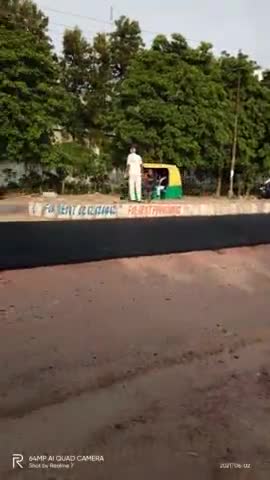 गौतम बुद्ध नगर: kasna luksar #jail road .jo kafi tim se tuta hua ta wo banna start ho gya ajj