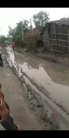 परबत्ता: प्रखंड सौढ़ उतरी पंचायत सतीश नगर गांव के मुख्य सड़क टुटने से बसा पानी #बारिस से हुआ झील में तब्दील#आवाजाही होती परेशानी