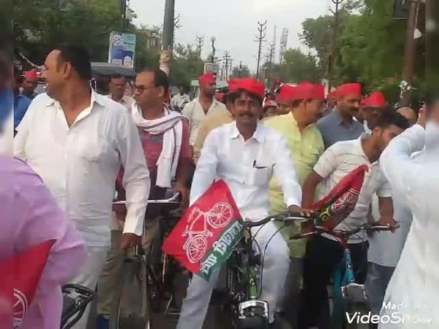 आप सभी को #विश्व_साईकिल_दिवस की शुभकामनाएँ!

पूरे विश्व में समाज के हर आखिरी व्यक्ति तक पहुंच रखने वाली #साइकिल।