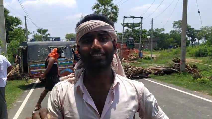 नल जल योजना का कार्य नहीं होने एवं 4 दिनों से बिजली बाधित होने  के कारण ग्रामीणों ने कि#या सड़क जाम।