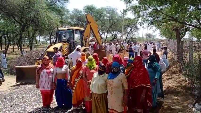 भिवानी: पानी पर विवाद धिराणा और पहलादगढ़ में
 #पहलादगढ़ # स्वास्थ्यअभियंताभिवानी # जल विभाग #दैनिकजागरण #अमरउजाला #संसारक्रांति
