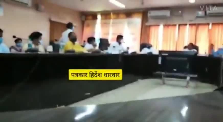 भाजपा विधायक ने सिंधिया पर लगया चंदा वसूली का आरोप, कांग्रेस बोली – महाराज, ये सम्मान कुछ ज़्यादा नहीं हो गया #scindia