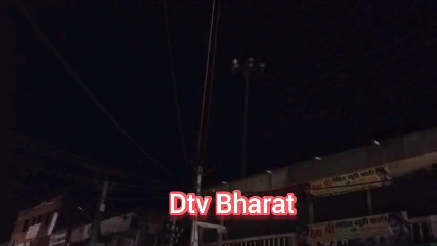 रात में गलियों में अंधेरा, दिन में रोशन स्ट्रीट लाइट।
#अधिकारी कर रहे अनदेखी।
#बिजली की हो रही #बर्बादी।
#नगर_परिषद