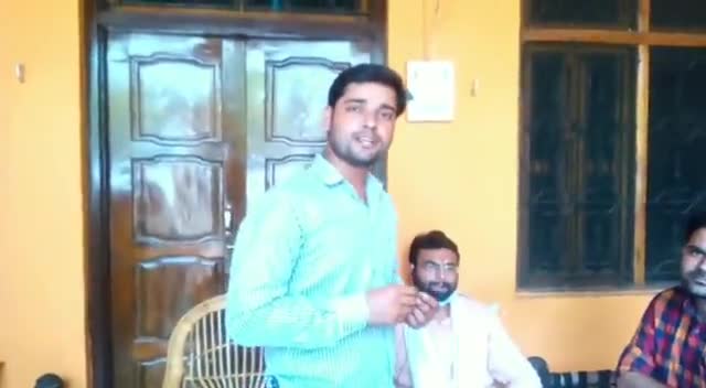 टप्पल के नूरपुर गांव पहुंच कर पीड़ित दलित परिवार को कानूनी मदद देने का आश्वासन दिया। #नूरपुर #टप्पल #अलीगढ़ #निशित शर्मा