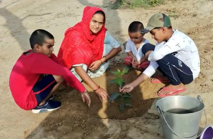 #विश्वपर्यावरणदिवस के अवसर पर कोरोना महामारी से अपने प्राण गंवाने वाले दिवंगतों की आत्मा शांति एवं स्मृति में पौधारोपण🙏