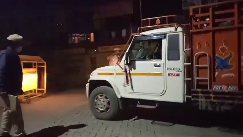 रेणुका: सार्वजनिक स्थान पर #मास्क न पहनने तथा एमवी एक्ट की वॉयलेशन के लिए संगड़ाह पुलिस ने किए #चालान,
एमवी एक्ट के तहत 6 चालान