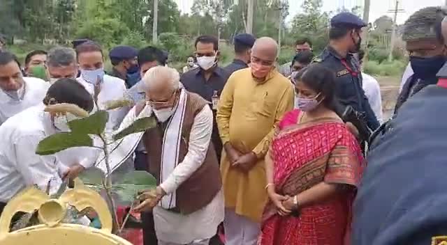#विश्वपर्यावरणदिवस के उपलक्ष्य में मुख्यमंत्री श्री मनोहर लाल ने सांसद श्री संजय भाटिया ने पौधारोपण  किया #haryana #cm
