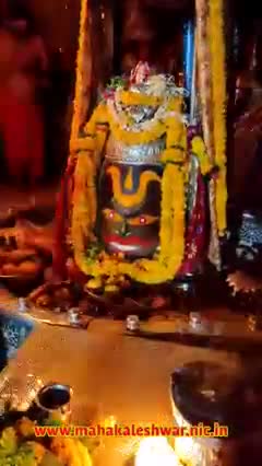 इंदौर: जय श्री महाकाल #नित्य_दर्शन
श्री महाकालेश्वर ज्योतिर्लिंग का आज का #भस्म आरती श्रृंगार दर्शन
🔱05 जून 2021 #शनिवार_