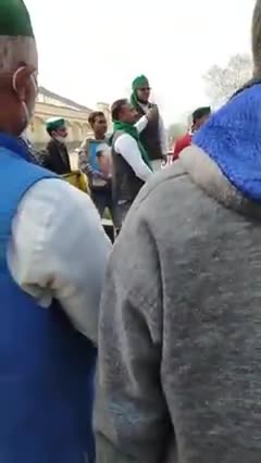 अमेठी: भारतीय किसान यूनियन जिला अध्यक्ष चुन्नू सिंह किसानों को संबोधित करते हुये।
#sudhakartiwari
#amethi