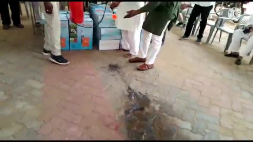 चूरू: रतनगढ़ पंचायत समिति के 39 ग्राम पंचायतों को प्रदान की हाईपोक्लोराइड छिड़काव के लिए स्प्रे मशीन #churu #senitize