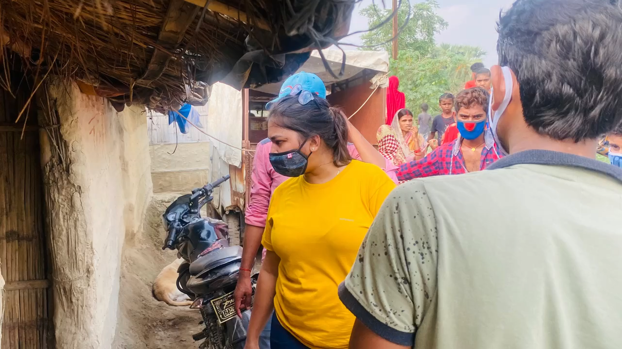 डुमरा: प्रचण्ड धूप में भी घर घर पहुँची टीम Hindrise 
जोरो शोरों से चला रहा है जागरूकता अभियान



#बिहार #सीतामढ़ी #वाइरल #करोना_19
