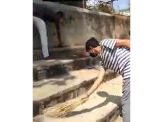 अखिलभारतीय विद्यार्थी परिषद नगरी द्वारा गांधी सागर तालाब को स्वच्छ करने के लिए सफाई किया गया #abvpforsocity #jainyash