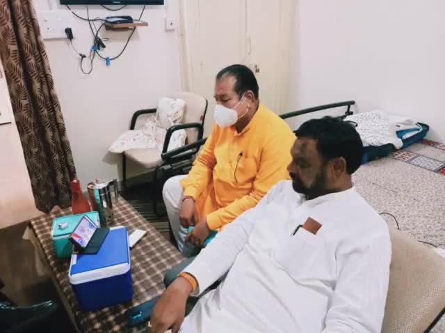 भोपाल में मनासा विधायक श्री अनिरुध्द माधव मारू जी के साथ प्रधानमंत्री श्री #नरेन्द्र_मोदी जी का संदेश सुना।