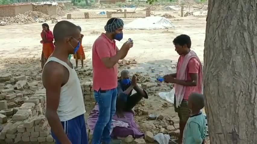 जिला फतेहाबाद के #सेवादार ने ईट भट्टों पर जाकर #लोगों को वैक्सीन के बारे में कर रहे हैं  #जागरूक