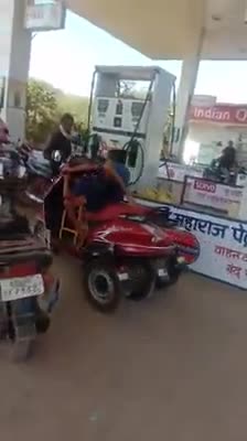 #अगर किसी को अपनी ज़िंदगी से शिकायत हो तो एक बार ये देख लें।
