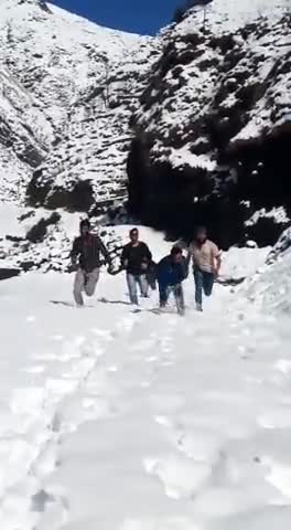 Thandi sy der nahi lagta saheb garmi sy lagta ha #naturelovers