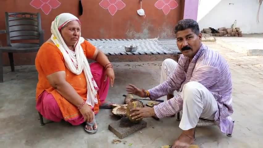 🚩🌹👏  #नारियल #महंगा है ! देखिए कैसे? #कच्ची गिरी और #नारियल पानी पीने का आसान तरीका !