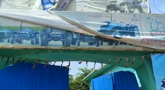 #सालमारी थाना,  अंतर्गत सालमारी सोनालिका ट्रैक्टर शोरूम में लाखों का सामान चोरी हुआ है पुलिस प्रशासन जाकर जायजा लिया