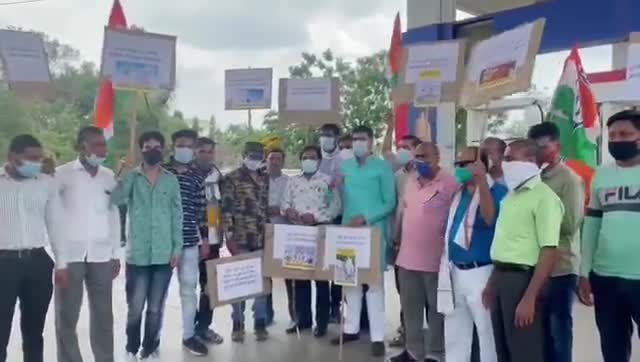 भाजपा सरकार पेट्रोल-डीजल के मूल्यों में वृद्धि को तत्काल वापस ले।
#BJPLootingIndia