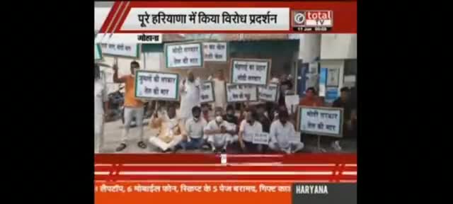 आज गोहाना मे पेट्रोल व डीजल की बढ़ती कीमतों के खिलाफ प्रदर्शन करते हुए= #एडवोकेट मनोज गोहाना