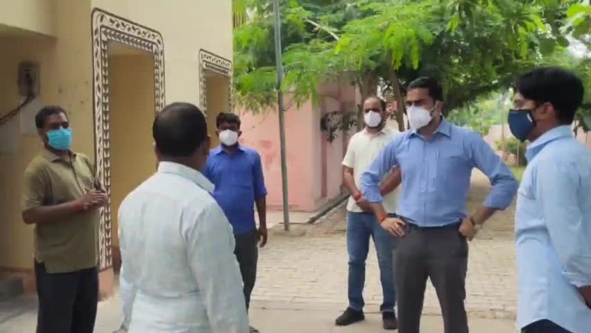पिंड्रा: दांदूपुर पीएचसी पर गंदगी देख भड़के मुख्य विकास अधिकारी, बीडीओ सहित सचिव और सफाईकर्मी को लगाया फटकार #वाराणसी #पीएचसी