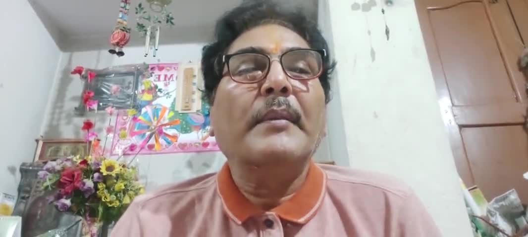 केवीके #icarindia भोजपुर  हेड डॉ दिवेदी #खरीफ मौसम में #मक्के की खेती कैसे करें इसकी जानकारी किसान भाइयों को दे रहे हैं।