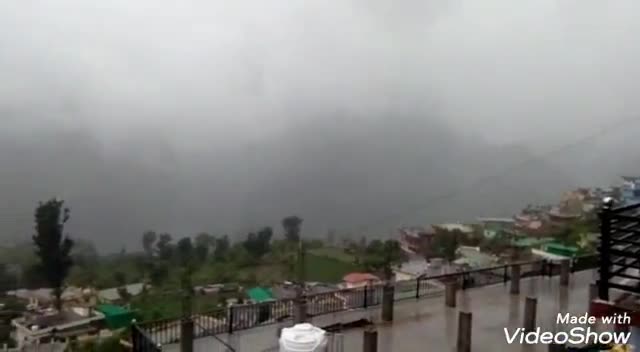 चमोली: लगातार बारिश के चलते बद्रीनाथ, हेमकुंड साहिब सहित ऊंचाई वाले स्थानों में बर्फबारी #badri #hemkund