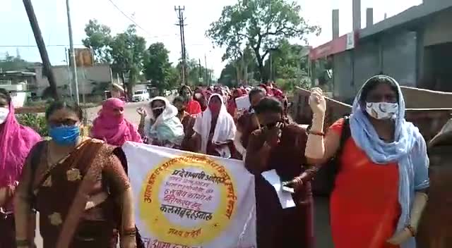 सिमरिया: पन्ना मेआशा उषा बहने  कलम बंद हड़ताल पर बैठी 6 सूत्री मांगो को लेकर #आशा_बहने
#krishna_kp_panna
#ravendrapratapsingh001