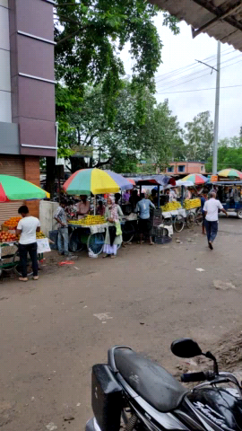 रानीगंज: #araria_update #arariabihar  
इस हालात में करोना कभी नहीं खत्म हो सकता क्योंकि ना कोई मास्क लगाकर घूम रहा है अररिया