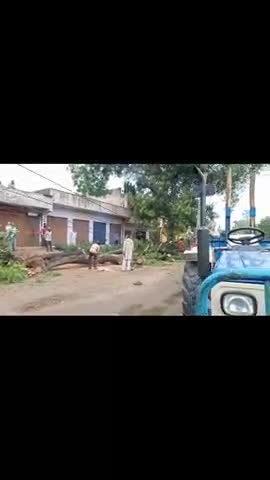 रूड़की: ﻿#roorkee ke ﻿#dhanera mein ﻿@#Vishal kam PED gira Bal Bal bache