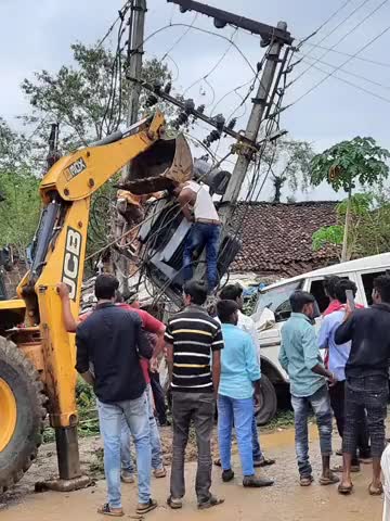 लांजी: भानेगांव:पिछले 36 घंटे से आधे गाँव मे बिजली की सप्लाई बंद  है। 
 #electricity 
#accidents 
#madhypradeshnews#publicnews