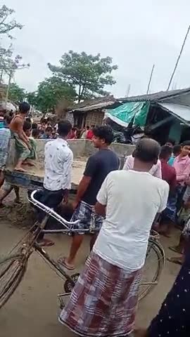 पूर्णिया पूर्व: #kavaya ke last SHOBHaganj chock me hua hadsa #dukan tuta﻿
﻿#purnea﻿