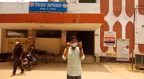 देखिए #चंपारण के गौनाहा प्रखंड का रेफरल अस्पताल की हालत 3 लाख जनसंख्या हैं&यही से bjp से पिछले 17 सालो से लगातार #महिला विधायक बावजूद अस्पताल में एक भी महिला डॉक्टर उपस्तित नही