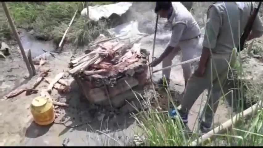 देेेवरिया: #कच्ची शराब के विरुद्ध चलाया गया अभियान तरकुलवा थाना अंतर्गत 30 लीटर कच्ची शराब के साथ दो अभियुक्त गिरफ्तार#SP_Deoria