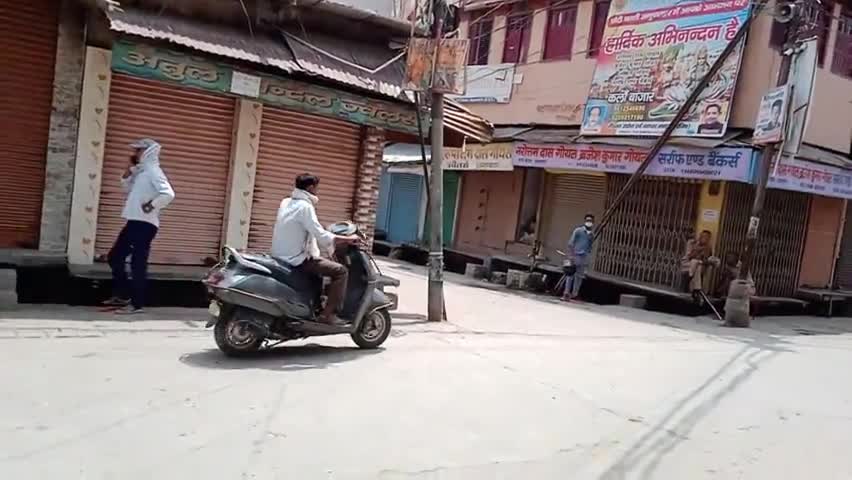 अनूप शहर में है सप्ताहिक लॉकडाउन का सख्ती से पालन कराते हुए हमारे पुलिसकर्मी भाई#ykp