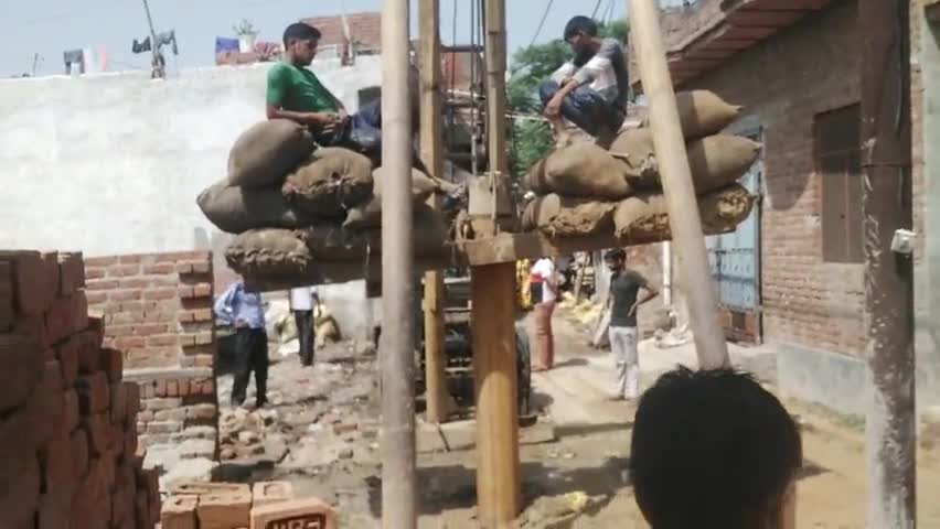 खुर्जा: खुर्जा के मोहल्ला खीर खानी में नगर पालिका की तरफ से लगा समर, लोगो को मिल सकती है पानी कि समस्या से जल्द राहत #खुर्जा