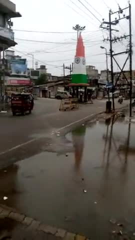 कोडरमा: #झुमरी तिलैया झंडा चौक का नजारा आज स्वास्थ्य सुरक्षा सप्ताह के अंतर्गत लॉकडाउन है।