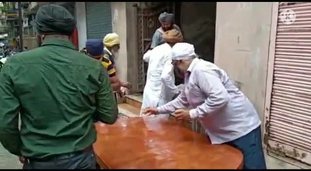 कोडरमा: #झुमरी तिलैया  डॉक्टर गली गुरुद्वारे में शहीदों के सरताज सिख पंथ के पांचवे गुरु श्री अर्जुन देव जी का शहीदी दिवस मनाया ग