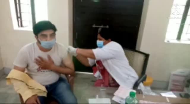 कोडरमा: #झुमरी तिलैया श्रम कल्याण मैं मैंने अपना कोरोना वैक्सीन का पहला डोस लिया। आप भी जागरूक बने और कोरोना वैक्सीन ले