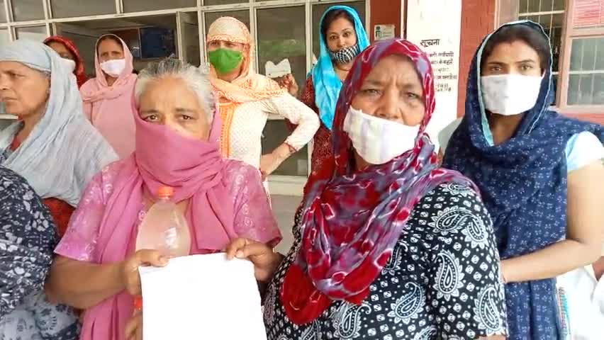 पीने के साफ पानी की सप्लाई की मांग को लेकर जवाहर नगर कॉलोनी की महिलाएं उपायुक्त जींद से मिली। #jindbraekingnews