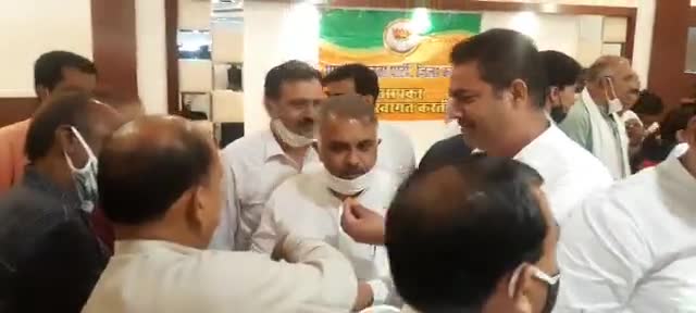 #भगवानदासकबीरपंथी #BJPनीलोखेड़ी
आज BJP कार्यलय करनाल में भगवानदास कबीरपंथी जी को नव दायित्व के लिये मिठाई खिलाकर बधाई देत