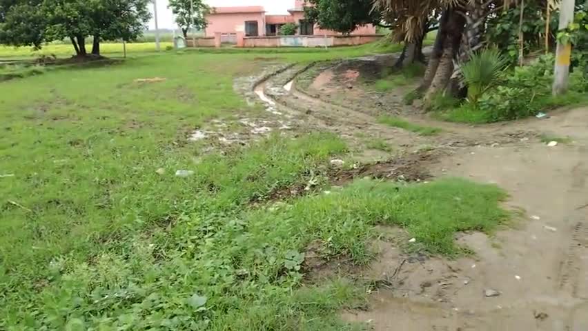 #Modanganj प्रखंड के kisrampur गांव के मिडिल स्कूल के पास जाने के लिए नहीं है कोई रास्ता। #राजनीतिक