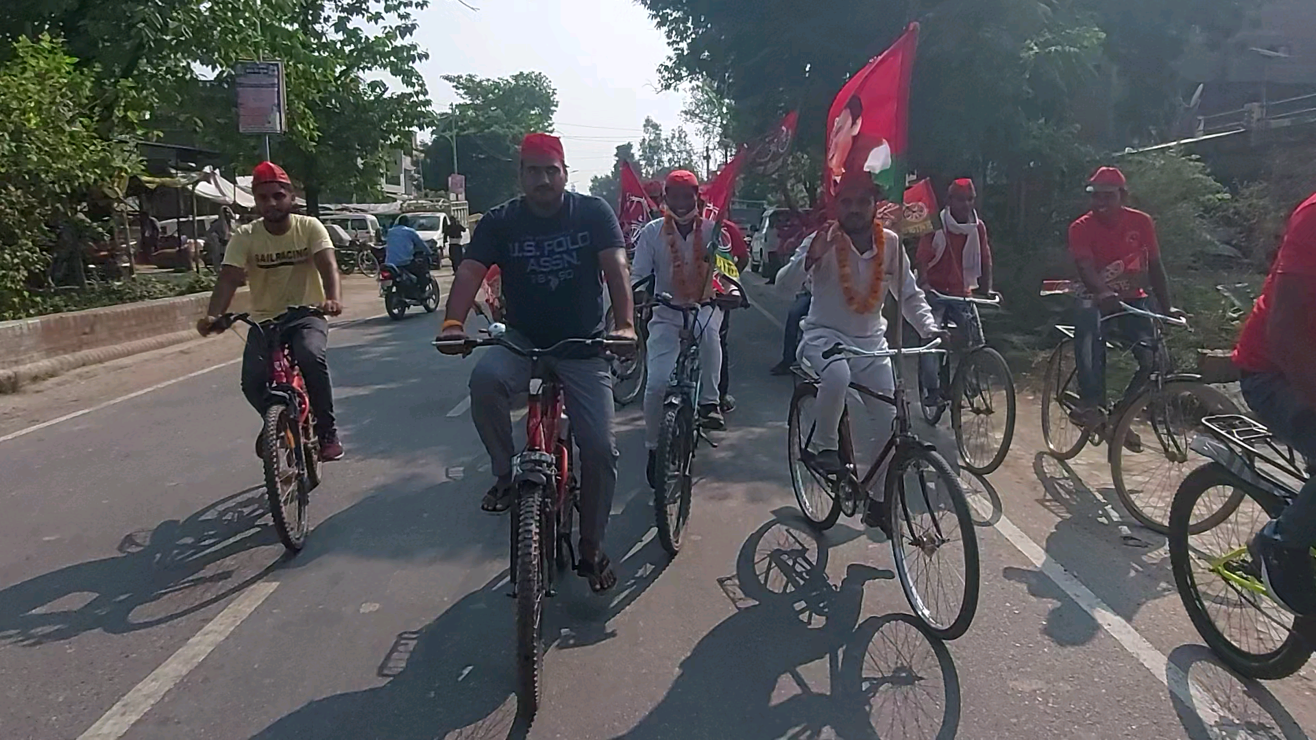 नई हवा है, नई सपा है
बड़ों का हाथ, युवा का साथ
#22_में_बाइसिकल