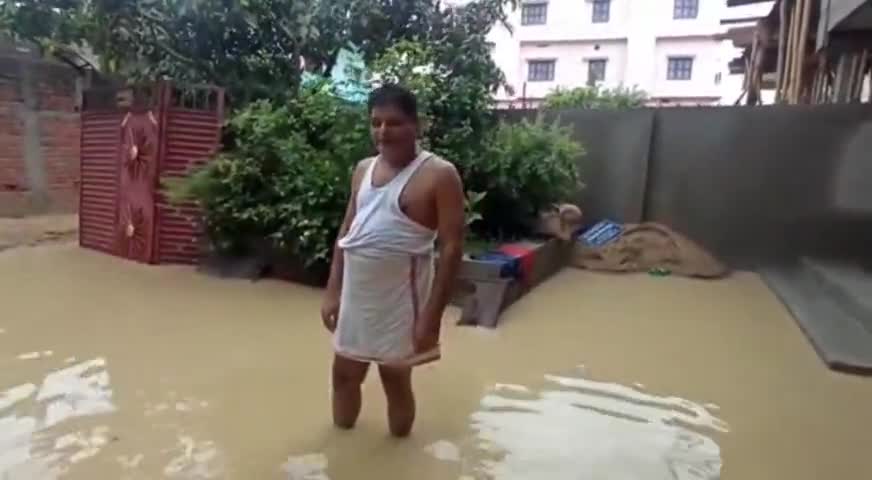 रोड पर दलदल , घर मे पानी
यही है औरंगाबाद के क्षत्रिय नगर की कहानी😥😖#rainfall