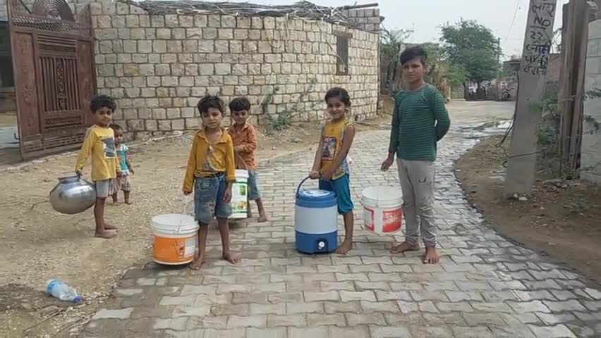 राजस्थान के कांग्रेस शासन में पानी के लिए हाय हाय, आदर्श ग्राम पंचायत भोजासर में पानी की तस्वीरें 
#29NEWS_RAJASTHAN
