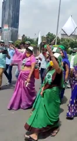 #बुलंदशहर जिला कलेक्ट्रेट पर किसानों का हल्ला बोल प्रदर्शन
#महिलाओं ने संभाला मोर्चा
#भाकियू_लोकशक्ति