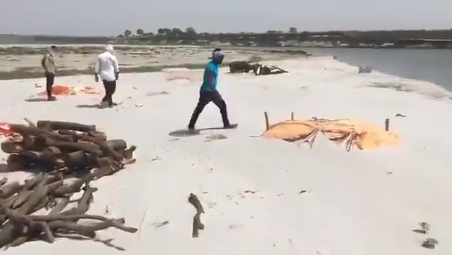 जीते जी लोगों को इलाज़ नही
मरने के बाद भी हाहाकार
यही है उत्तर प्रदेश की योगी सरकार ।
#covidupdated #yogiadity #viral